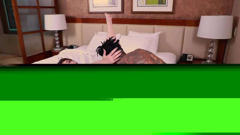 Melody Mynx: Rozvoz ručníků a čůráků u vany pro hosty