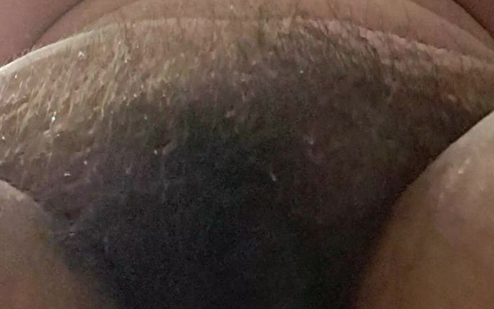 Mommy big hairy pussy: Mijn vagina op camera laten zien aan mijn minnaar