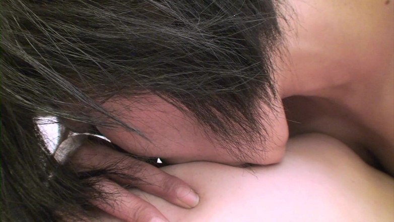 Japan Lust: Une cougar japonaise à forte poitrine se fait ravager sa chatte...