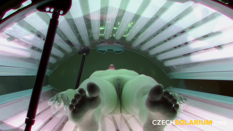 Czech Solarium: České solárium 10: Oholená kundička v soláriu, Žádná šukací hanba