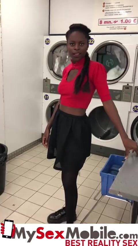 MySexMobile: Ebony girl picked up in launderette for intense sex