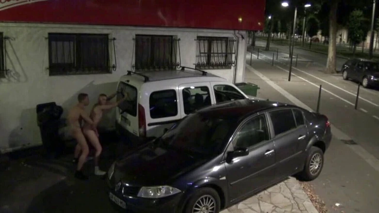 Gaybareback: Hetero von Jordan Fox auf der straße gefickt