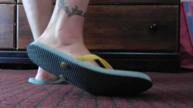 Abby Anna: Đứng shoeplay flip flops