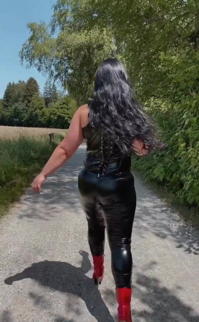 Outdoor Shooting Walk (Lady Ayse)