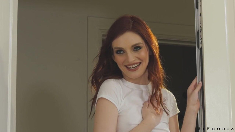 Bi Phoria: Biphoria - sexy roodharige feeks Maya Kendrick geboord door stiefbroers