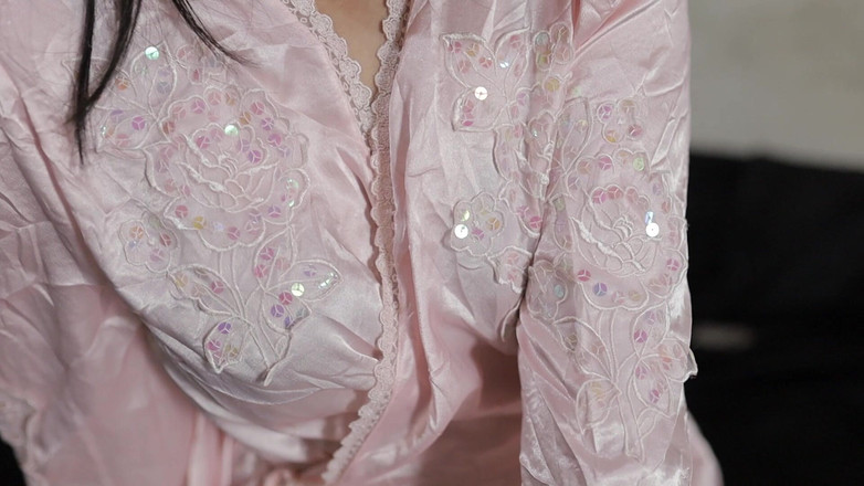 deafheaven666: Big Ass Indian Desi Masturbacja w seksownej jedwabnej satynowej szacie