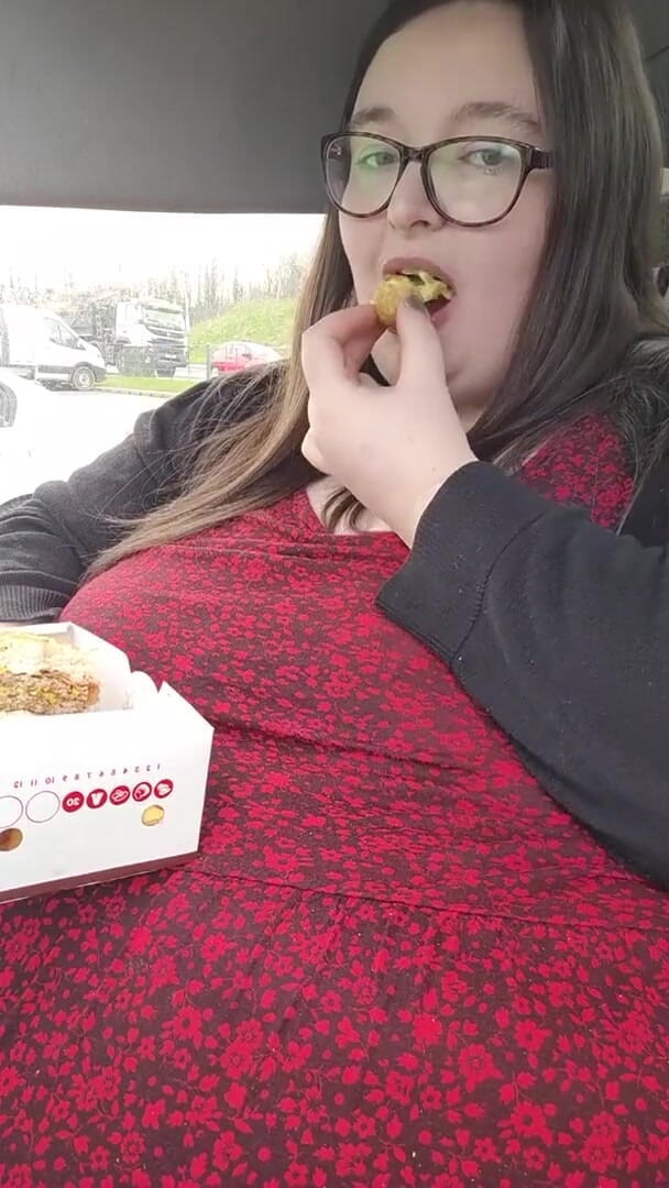 SSBBWLadyBrads: Я обожаю заполнять этот живот BK