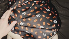 Orta yaşlı seksi üvey anne anal, tümseğin zemininde ve hoşuna gitti!