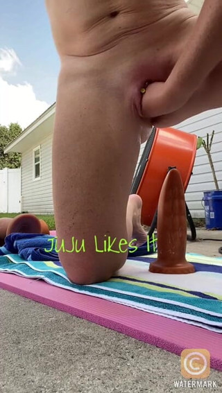 Juju: Dildo and fisting