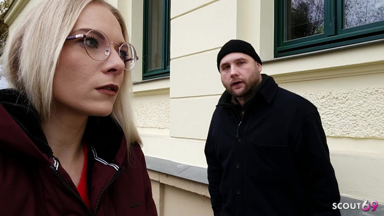 Scout69: Německá přítelkyně si vyměňuje swinger čtyřku - dvě hubené dívky Emily a...