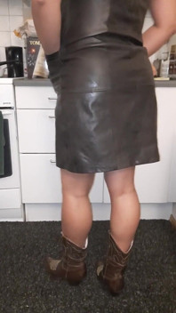 Leatherdress and Cowboy Boots