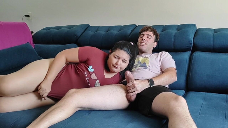 Sashasweet: Bạn cùng phòng của tôi bất ngờ đưa con cu của...