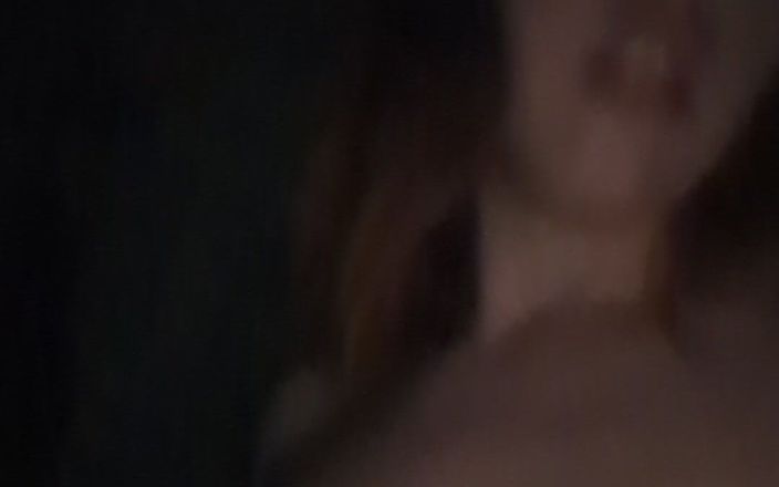 Eliza White: 拍摄我自己湿润的阴户被性交