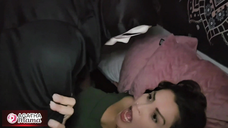 Agatha Mama: MILF의 Agatha Mama, 꿈과 공황 사이 할로윈 밤의 섬망