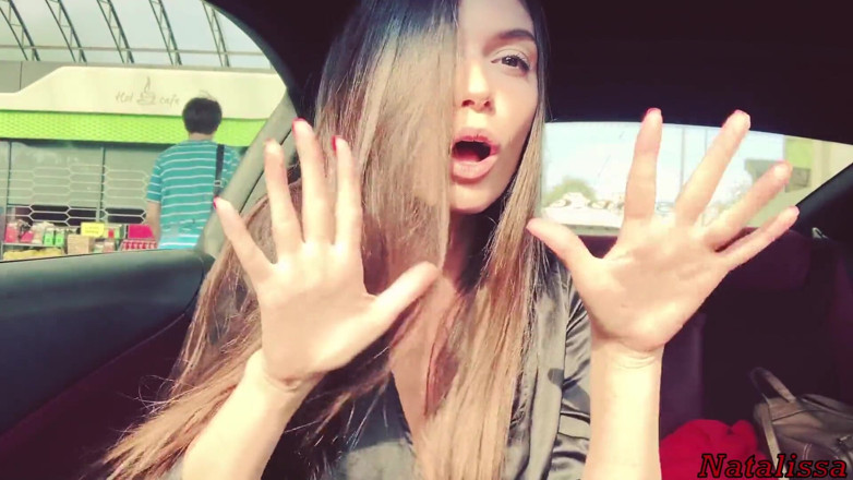 Natalissa: Muie neglijentă și oral adânc în gât în mașină