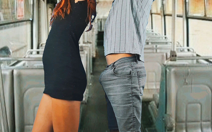 ksalnovinhos: Školačka stehna v autobuse cizím mužem!