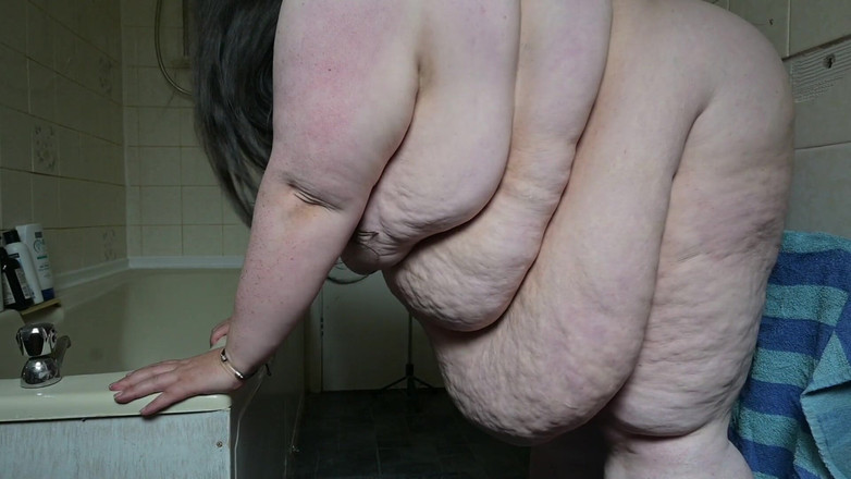 SSBBWLadyBrads: SSBBW Giant Belly Clapping Video