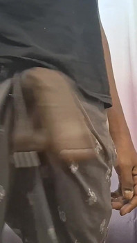 Un grande cazzo oscilla e un bbc non tagliato che si masturba