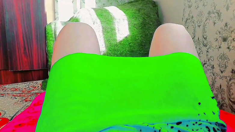 Kitty_Cross: Ragazzo a ragazza transessuale gonna blu gambe bianche