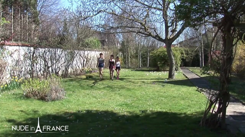 Nude in France: Lilia is back thanks to you