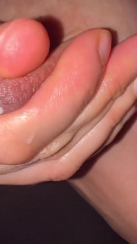 Hand melken und selbst meine titten lutschen
