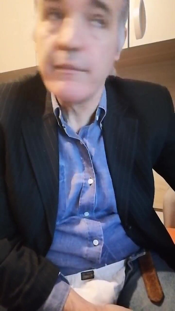 Setesesso7: Striptease, pis en een lange aftrekbeurt