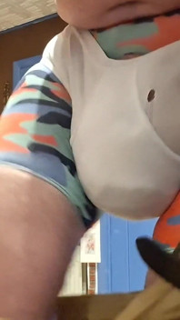Gros pompon en short
