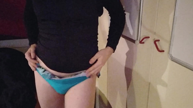 Joslin: Banci Joslin menari dalam bikini comel