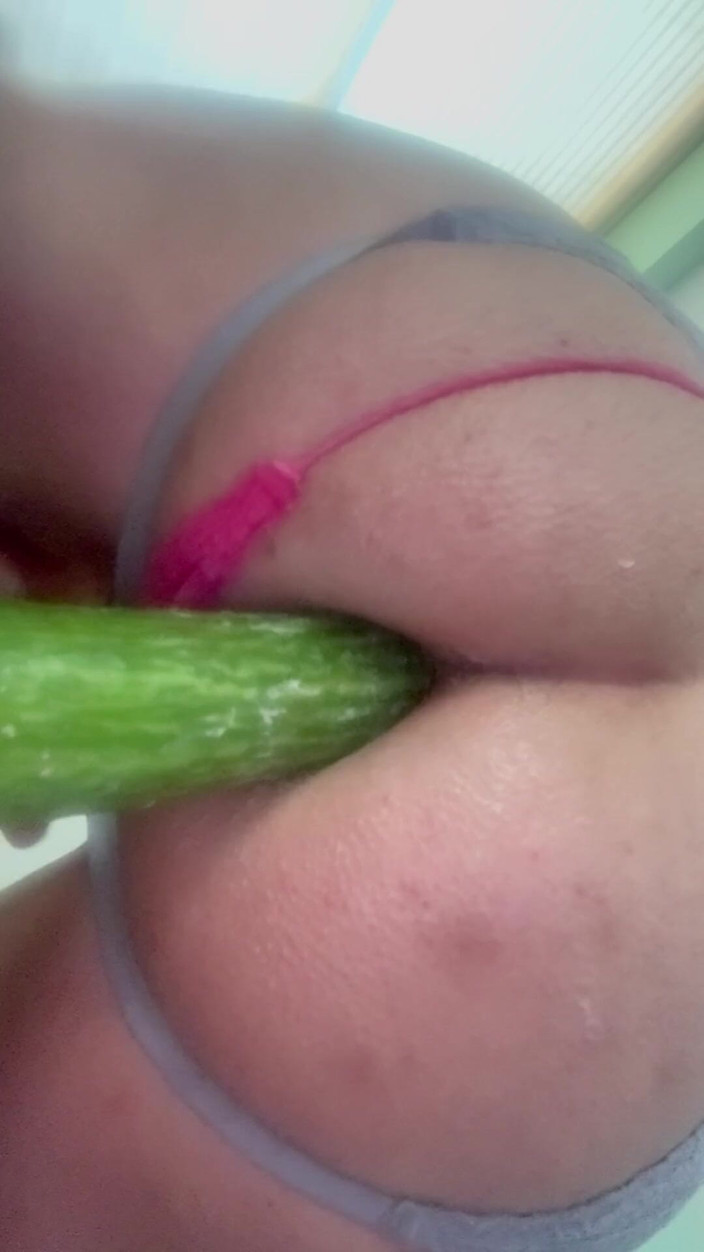 TakeMe35: Dildo diep in mijn kont berijden en smeken om hem...