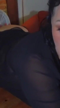 Devon Breeze viene scopata duramente dallo strap-on di sarah