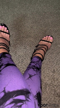 Legging & Giày Cao Gót POV Bởi Ivys Feet