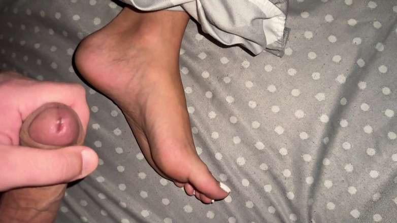 Emmy Kelle: Je N’arrête Pas De Jouir Sur Mes Dessous De Pied