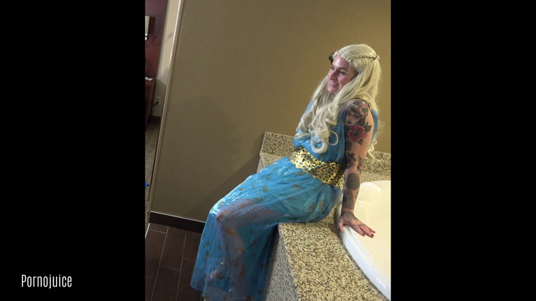 PornoJuice: Kozatá Brooke Lyn Rose si hraje s velkým černochem ve vířivce