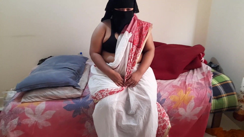 Aria Mia: Indian Alone Horny Maa Ko Apni Beta Mast Chudai Aur...