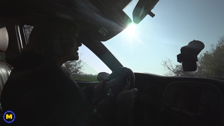 Mature NL: Olgun domalan grup seks ve fışkırtma!