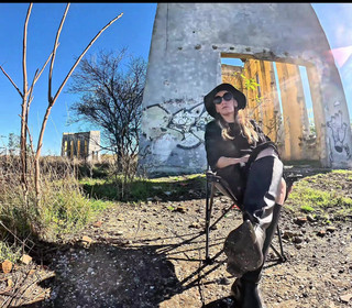 Mistressyammyboots: Лежи переді мною - кожен крок - твоє місце, рабе