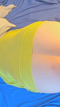 부은 전립선에서 딜도가 튀어나올 때 무거운 애널가즘