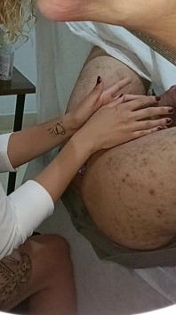 Bệnh nhân đi kiểm tra tuyến tiền liệt, nhưng kết thúc với một dây đeo bị mắc kẹt trong đít của anh ấy