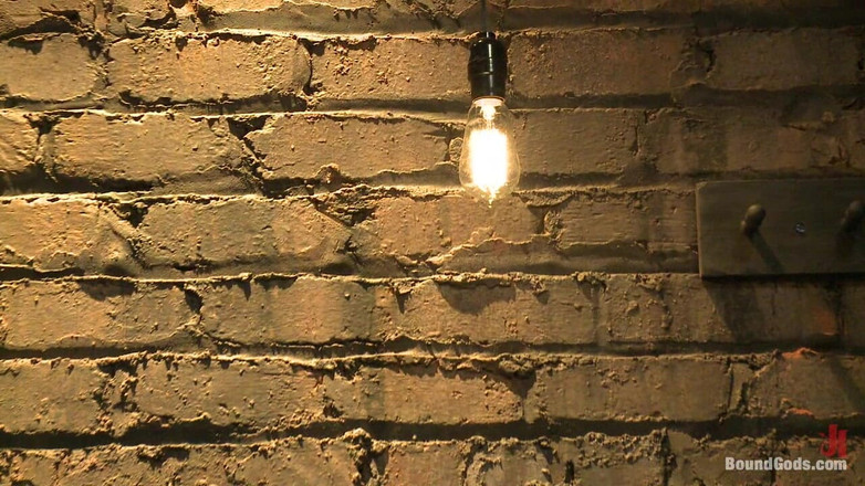 Bound gods: Rande v žaláři