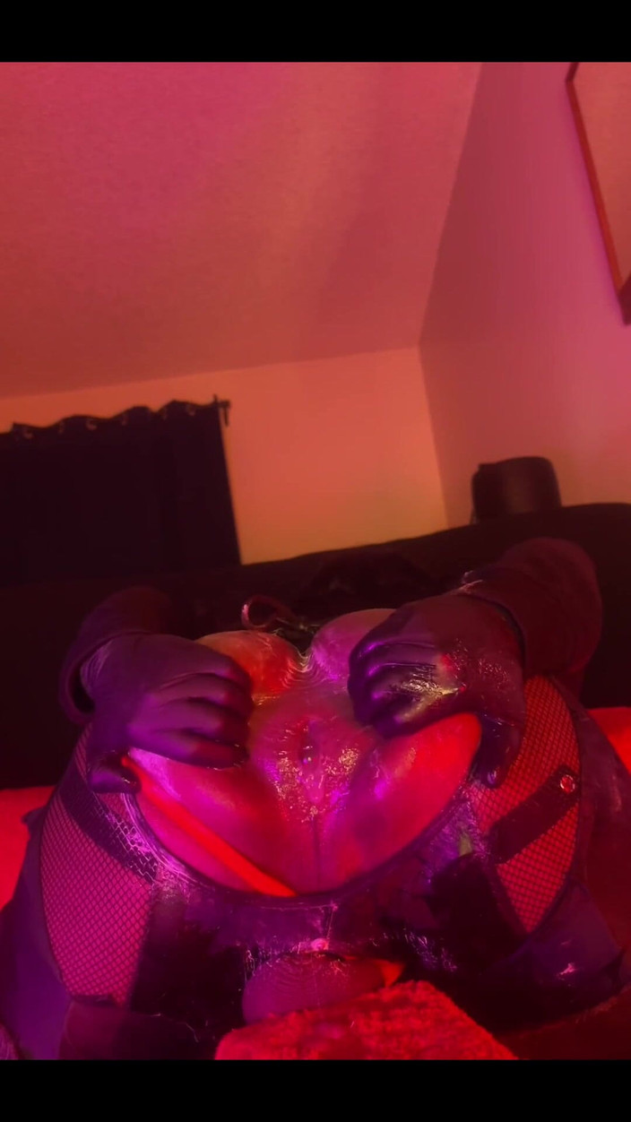 DipsoDeep: Sexy versauter femboy klafft loch mit großem dildo - böses sahniges...