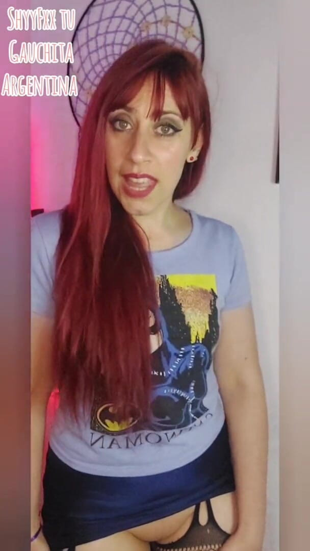 Tu Gauchita Argentina: 害羞的x，我发现我的继兄弟用我的内衣自慰，我羞辱他直到他高潮