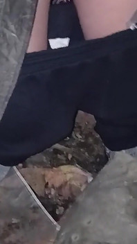 Wir verstecken uns in einer hütte, damit niemand herausfindet, dass wir lesben sind