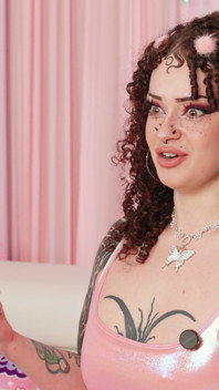 Dvojité dildo Baphi Babi stříká velkolepě