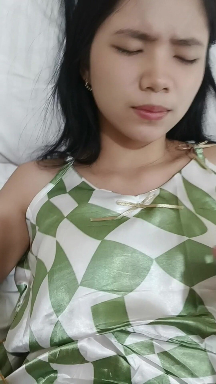 HiddenVibes69: สิ่งนี้เกิดขึ้นเมื่อฉันและน้องสาวไม่แท้ของฉันแชร์บนเตียง