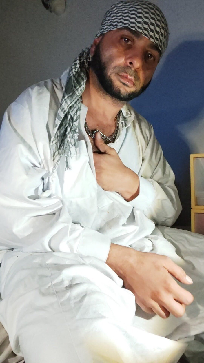 SmokedAlloy2: Dirtyjunkbro mengenakan pakaian Afghanistan, kaus kaki dek kencing dan minum...