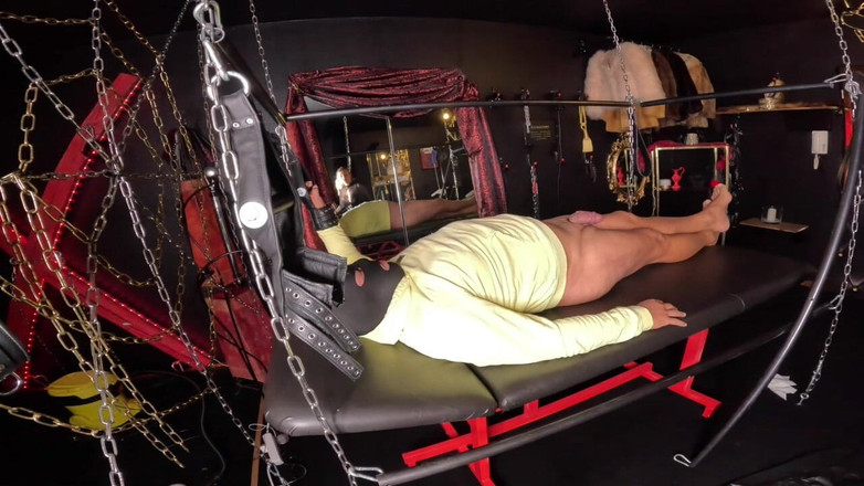 Queen_of_BDSM: あなたの役に立たない卵を凍らせてあげる!