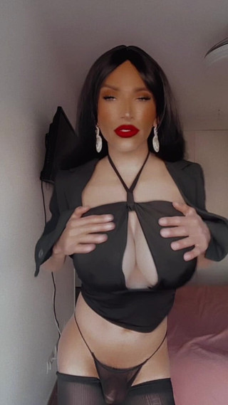 Sissy Slut Brianna: Tatlı Bakış, Tehlikeli Niyetler