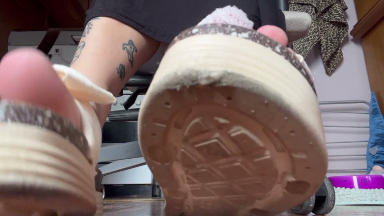 lanalovacutie: New Shoew Slippers with Pedicure