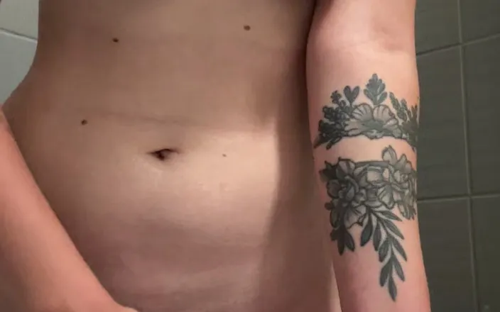 Miley Grey: Good Time in the Bathtub