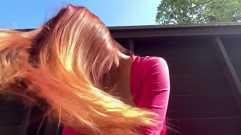 Artemisia Love: イタリアン・ビッグ・ティッツのMILFアルテミシア、ホットな屋外セッション、ロングヘアフェティッシュ